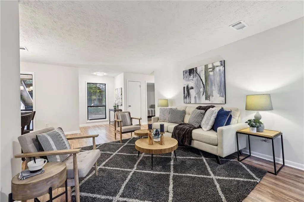 8740 Roswell Road Unit 5g, Sandy Springs, Georgia 30350, 2 Bedrooms Bedrooms, ,2 BathroomsBathrooms,Residential,For Sale,8740 Roswell Road Unit 5g,7616252