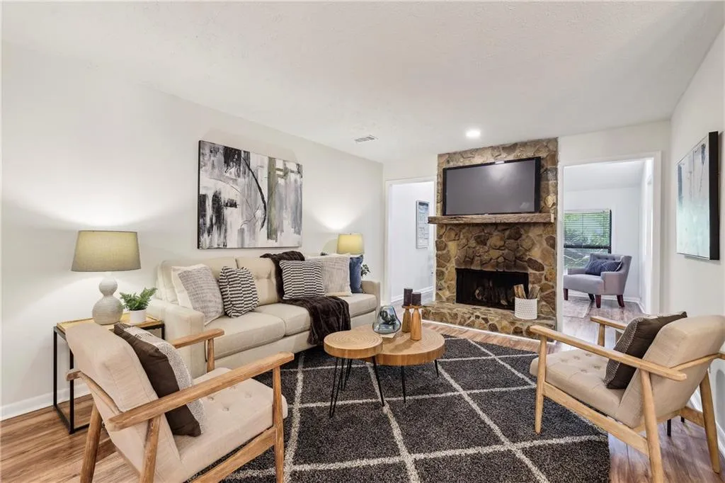 8740 Roswell Road Unit 5g, Sandy Springs, Georgia 30350, 2 Bedrooms Bedrooms, ,2 BathroomsBathrooms,Residential,For Sale,8740 Roswell Road Unit 5g,7616252