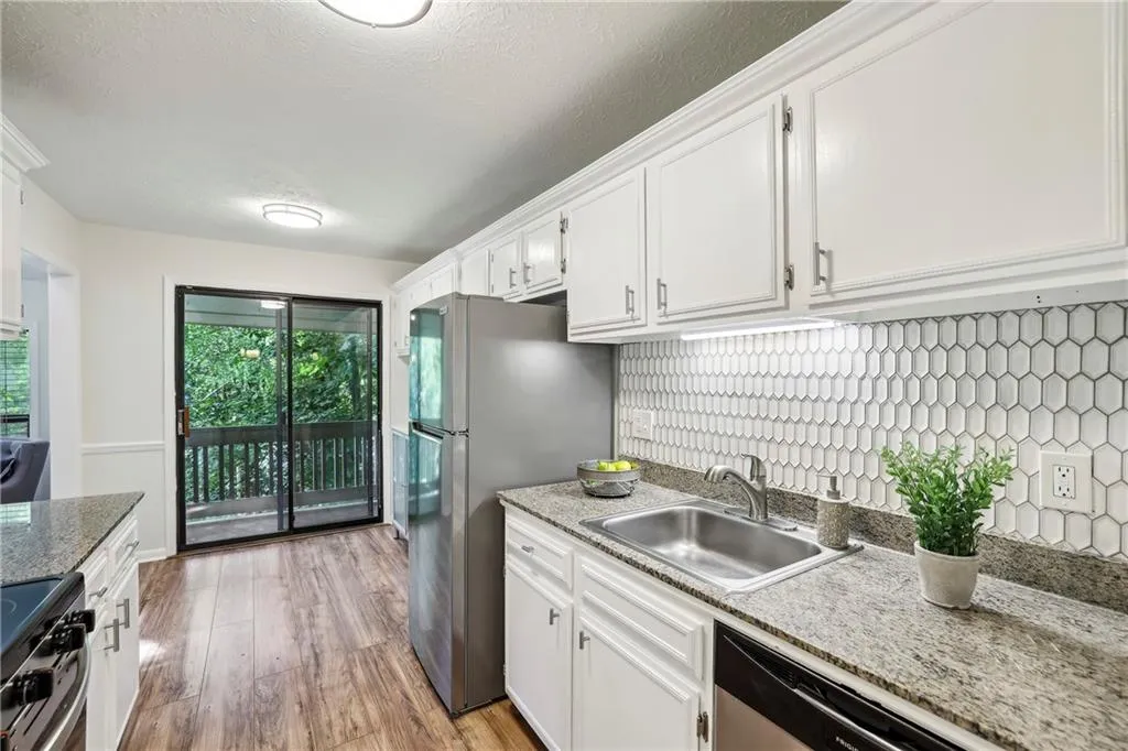 8740 Roswell Road Unit 5g, Sandy Springs, Georgia 30350, 2 Bedrooms Bedrooms, ,2 BathroomsBathrooms,Residential,For Sale,8740 Roswell Road Unit 5g,7616252