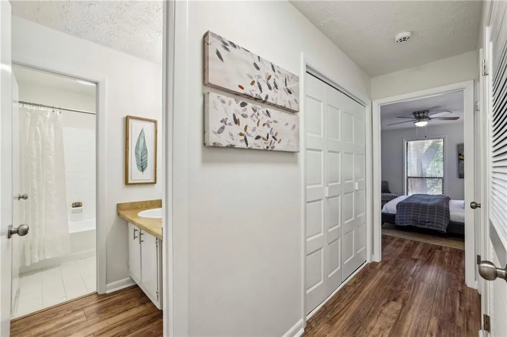 8740 Roswell Road Unit 5g, Sandy Springs, Georgia 30350, 2 Bedrooms Bedrooms, ,2 BathroomsBathrooms,Residential,For Sale,8740 Roswell Road Unit 5g,7616252