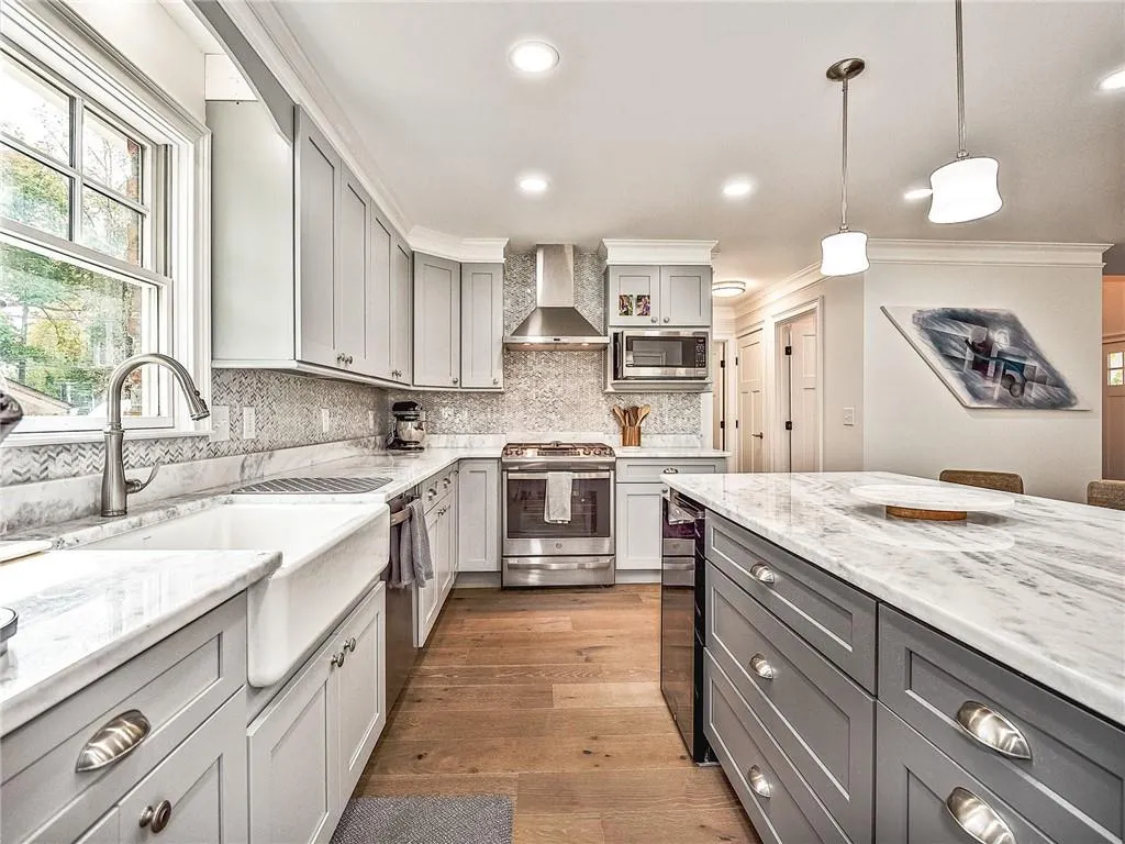 800 Sudbury Road Ne, Sandy Springs, Georgia 30328, 5 Bedrooms Bedrooms, ,3 BathroomsBathrooms,Residential,Sold,800 Sudbury Road Ne,6965731