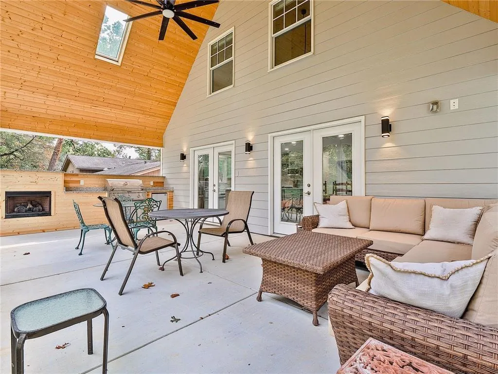 800 Sudbury Road Ne, Sandy Springs, Georgia 30328, 5 Bedrooms Bedrooms, ,3 BathroomsBathrooms,Residential,Sold,800 Sudbury Road Ne,6965731