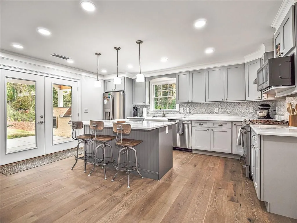 800 Sudbury Road Ne, Sandy Springs, Georgia 30328, 5 Bedrooms Bedrooms, ,3 BathroomsBathrooms,Residential,Sold,800 Sudbury Road Ne,6965731