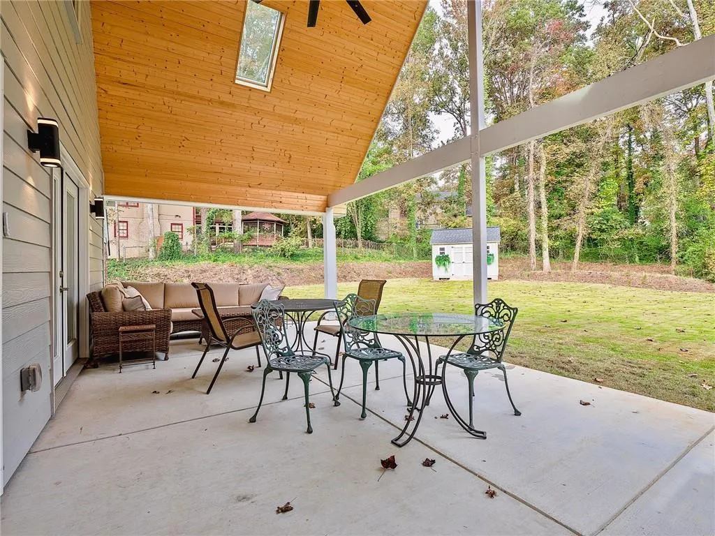 800 Sudbury Road Ne, Sandy Springs, Georgia 30328, 5 Bedrooms Bedrooms, ,3 BathroomsBathrooms,Residential,Sold,800 Sudbury Road Ne,6965731
