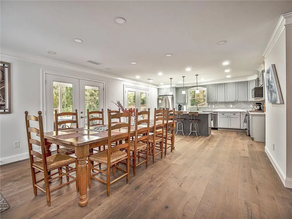 800 Sudbury Road Ne, Sandy Springs, Georgia 30328, 5 Bedrooms Bedrooms, ,3 BathroomsBathrooms,Residential,Sold,800 Sudbury Road Ne,6965731