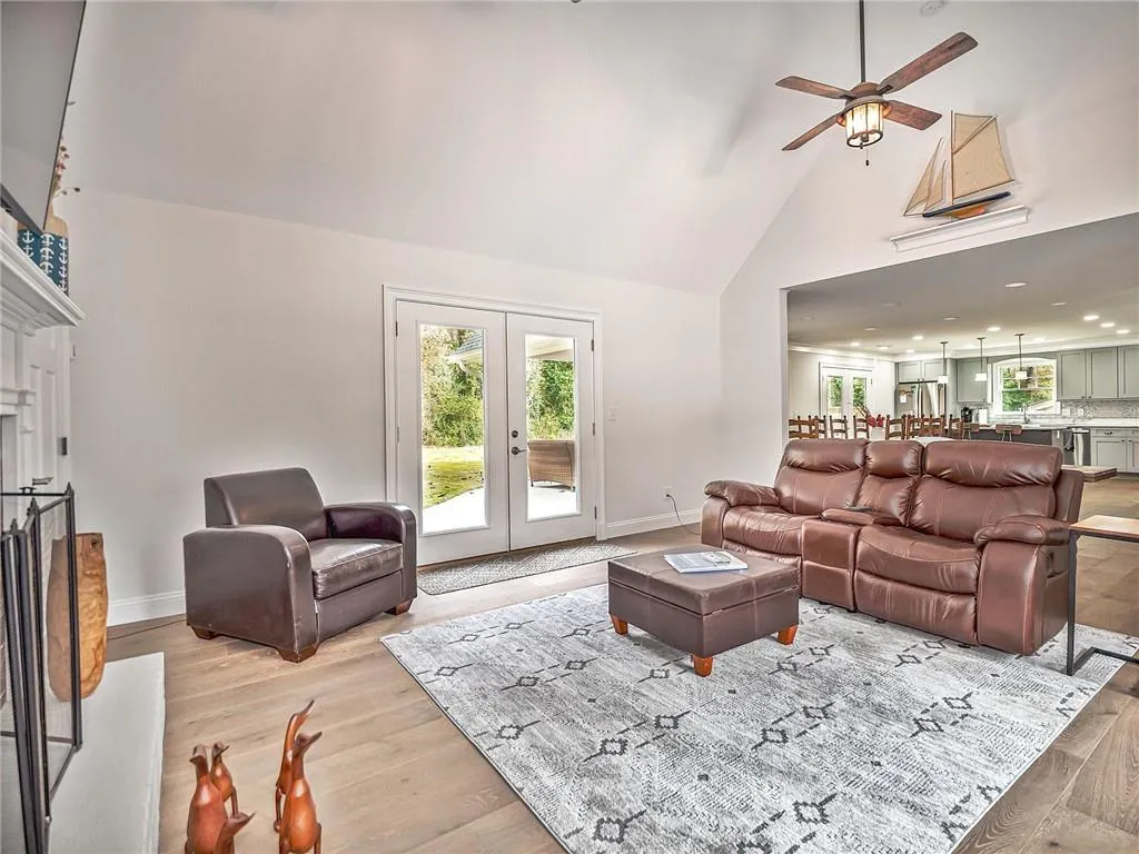 800 Sudbury Road Ne, Sandy Springs, Georgia 30328, 5 Bedrooms Bedrooms, ,3 BathroomsBathrooms,Residential,Sold,800 Sudbury Road Ne,6965731