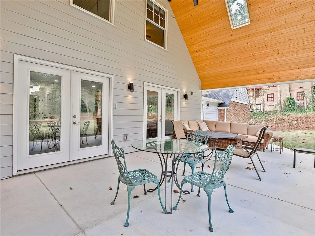 800 Sudbury Road Ne, Sandy Springs, Georgia 30328, 5 Bedrooms Bedrooms, ,3 BathroomsBathrooms,Residential,Sold,800 Sudbury Road Ne,6965731