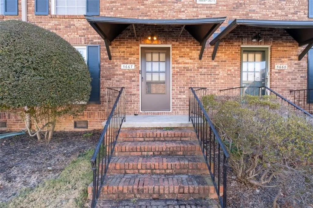 5667 Kingsport Drive, Atlanta, Georgia 30342, 2 Bedrooms Bedrooms, ,1 BathroomBathrooms,Residential,For Sale,5667 Kingsport Drive,7624555