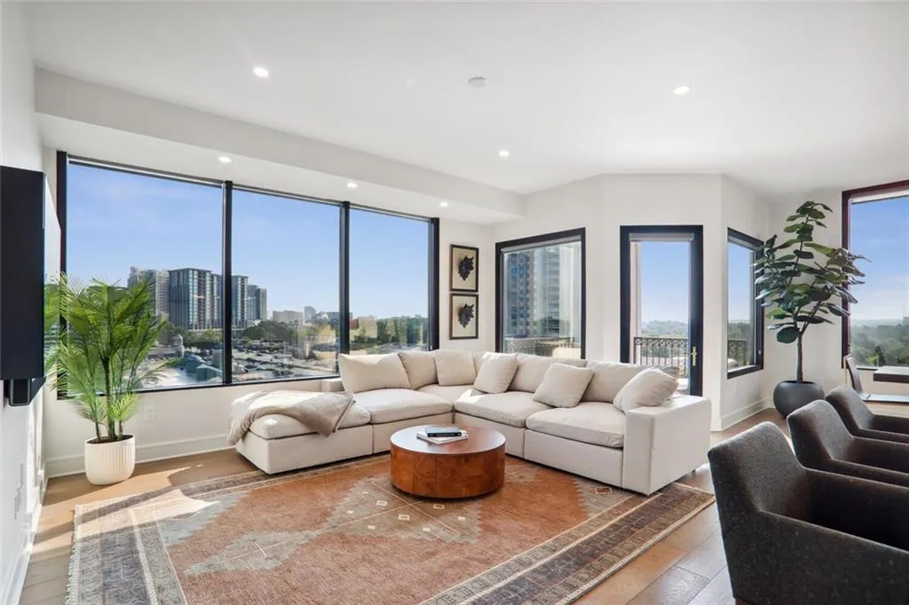 2828 Peachtree Road Nw Unit 1002, Atlanta, Georgia 30305, 2 Bedrooms Bedrooms, ,2 BathroomsBathrooms,Residential,For Sale,2828 Peachtree Road Nw Unit 1002,7535415