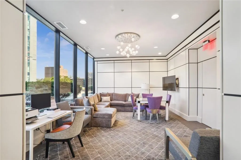 2828 Peachtree Road Nw Unit 1002, Atlanta, Georgia 30305, 2 Bedrooms Bedrooms, ,2 BathroomsBathrooms,Residential,For Sale,2828 Peachtree Road Nw Unit 1002,7535415