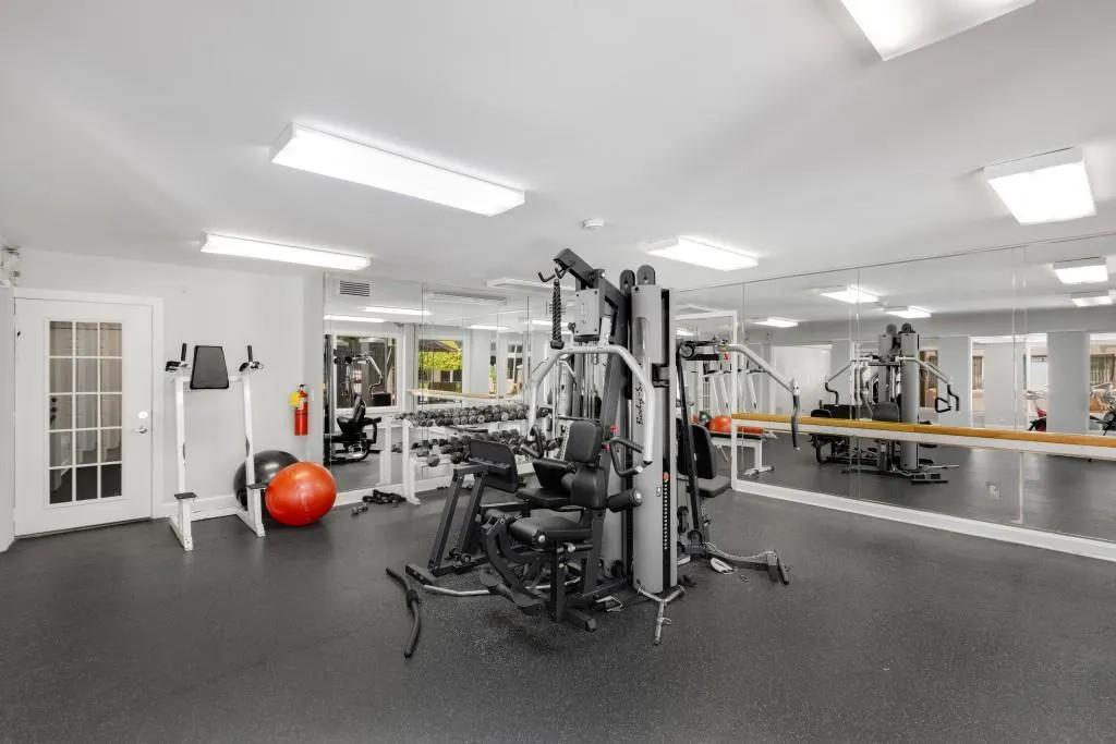 615 Granville Court, Sandy Springs, Georgia 30328, 2 Bedrooms Bedrooms, ,2 BathroomsBathrooms,Residential,Sold,615 Granville Court,7074263