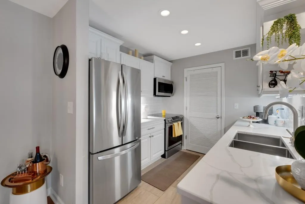 615 Granville Court, Sandy Springs, Georgia 30328, 2 Bedrooms Bedrooms, ,2 BathroomsBathrooms,Residential,Sold,615 Granville Court,7074263