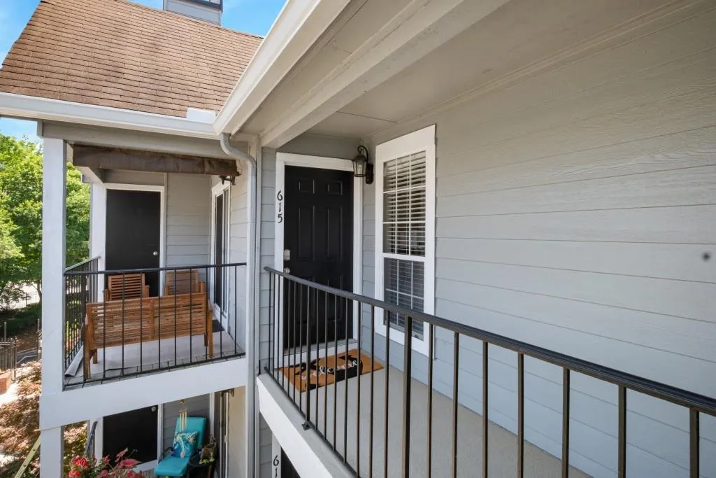 615 Granville Court, Sandy Springs, Georgia 30328, 2 Bedrooms Bedrooms, ,2 BathroomsBathrooms,Residential,Sold,615 Granville Court,7074263