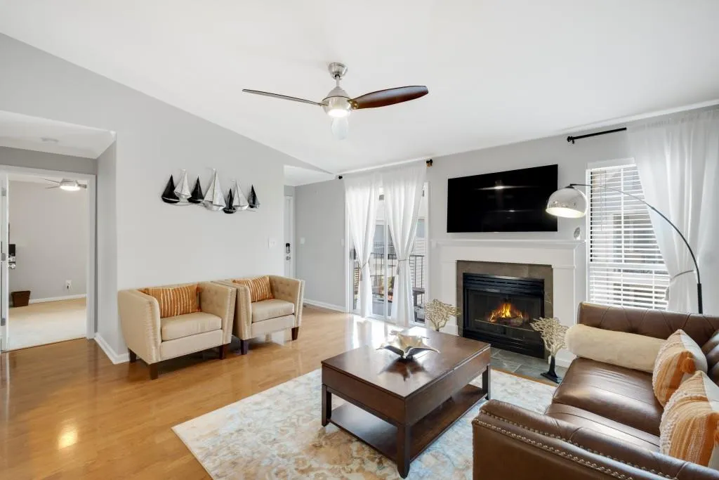 615 Granville Court, Sandy Springs, Georgia 30328, 2 Bedrooms Bedrooms, ,2 BathroomsBathrooms,Residential,Sold,615 Granville Court,7074263