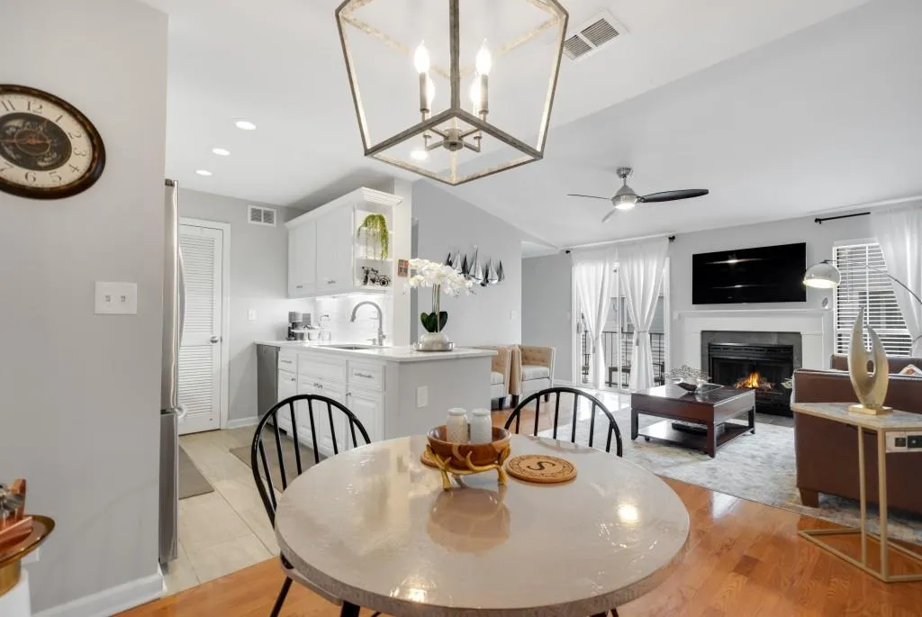 615 Granville Court, Sandy Springs, Georgia 30328, 2 Bedrooms Bedrooms, ,2 BathroomsBathrooms,Residential,Sold,615 Granville Court,7074263