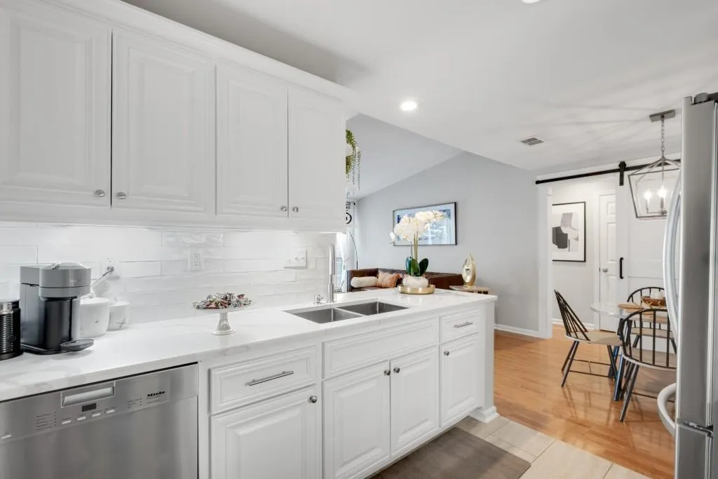 615 Granville Court, Sandy Springs, Georgia 30328, 2 Bedrooms Bedrooms, ,2 BathroomsBathrooms,Residential,Sold,615 Granville Court,7074263