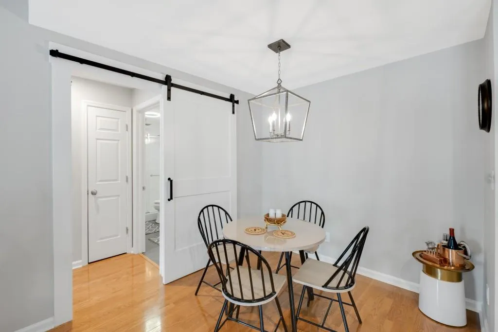 615 Granville Court, Sandy Springs, Georgia 30328, 2 Bedrooms Bedrooms, ,2 BathroomsBathrooms,Residential,Sold,615 Granville Court,7074263