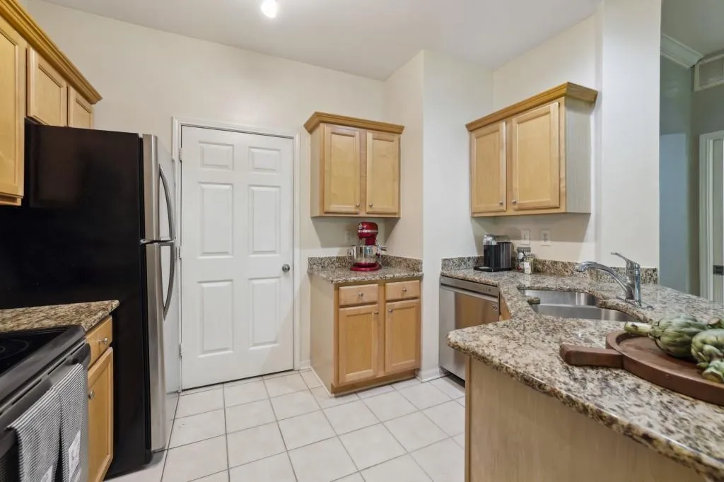 5641 Roswell Road Unit 110, Sandy Springs, Georgia 30342, 2 Bedrooms Bedrooms, ,2 BathroomsBathrooms,Residential,Sold,5641 Roswell Road Unit 110,7254509