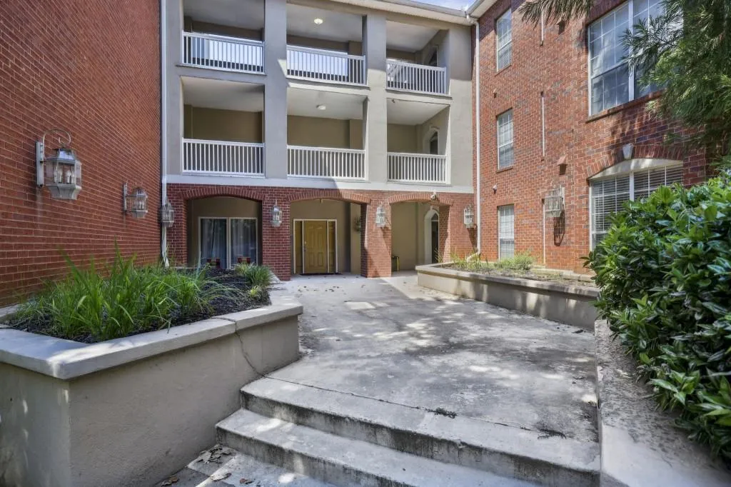 5641 Roswell Road Unit 110, Sandy Springs, Georgia 30342, 2 Bedrooms Bedrooms, ,2 BathroomsBathrooms,Residential,Sold,5641 Roswell Road Unit 110,7254509