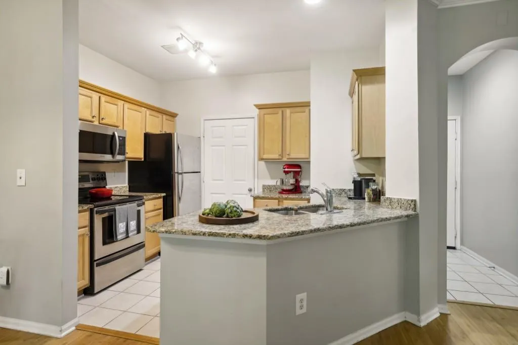 5641 Roswell Road Unit 110, Sandy Springs, Georgia 30342, 2 Bedrooms Bedrooms, ,2 BathroomsBathrooms,Residential,Sold,5641 Roswell Road Unit 110,7254509