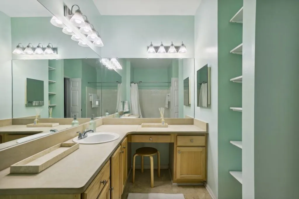 5641 Roswell Road Unit 110, Sandy Springs, Georgia 30342, 2 Bedrooms Bedrooms, ,2 BathroomsBathrooms,Residential,Sold,5641 Roswell Road Unit 110,7254509