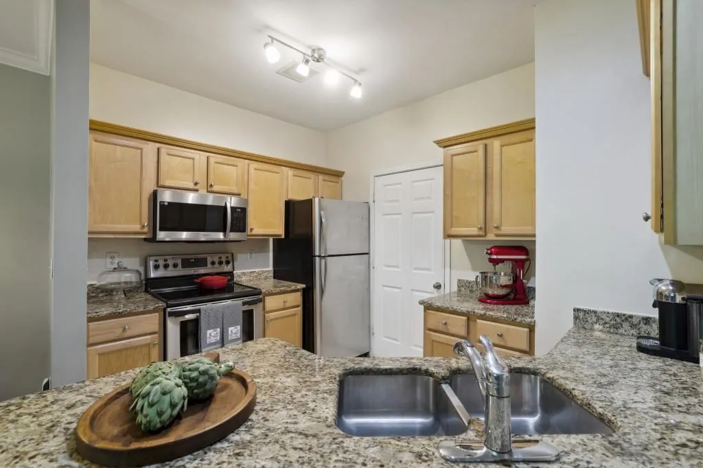 5641 Roswell Road Unit 110, Sandy Springs, Georgia 30342, 2 Bedrooms Bedrooms, ,2 BathroomsBathrooms,Residential,Sold,5641 Roswell Road Unit 110,7254509