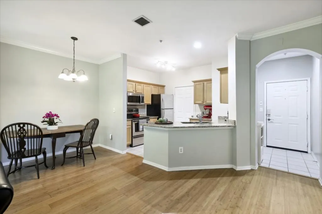 5641 Roswell Road Unit 110, Sandy Springs, Georgia 30342, 2 Bedrooms Bedrooms, ,2 BathroomsBathrooms,Residential,Sold,5641 Roswell Road Unit 110,7254509
