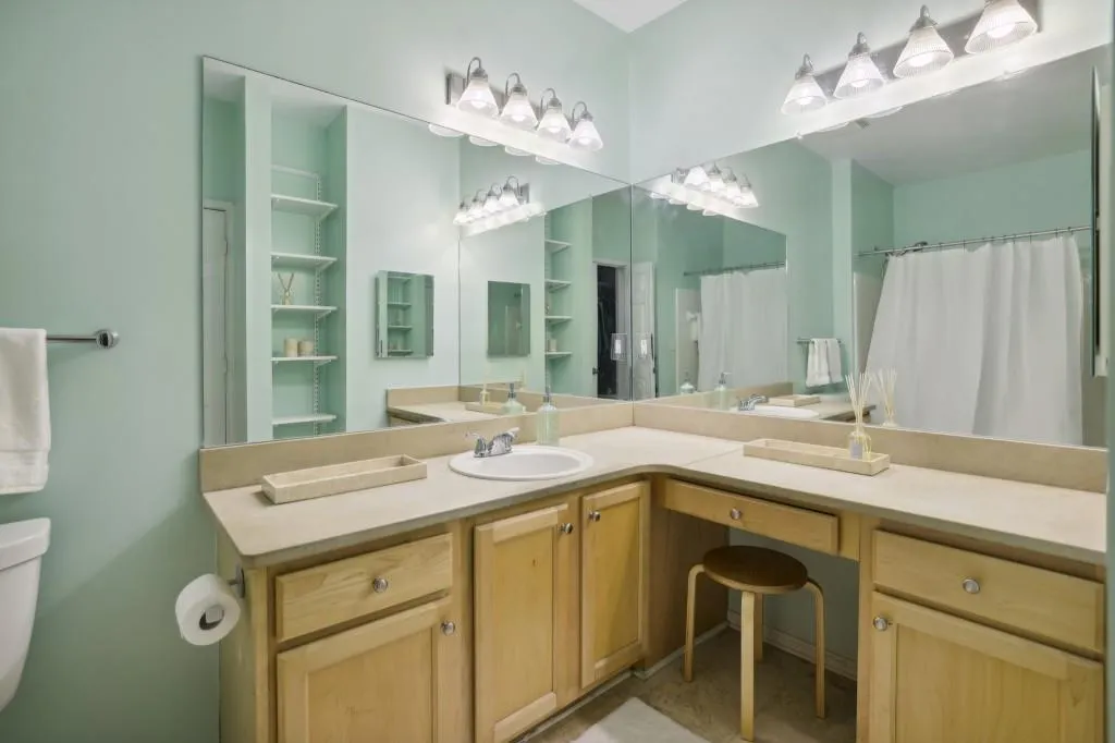 5641 Roswell Road Unit 110, Sandy Springs, Georgia 30342, 2 Bedrooms Bedrooms, ,2 BathroomsBathrooms,Residential,Sold,5641 Roswell Road Unit 110,7254509