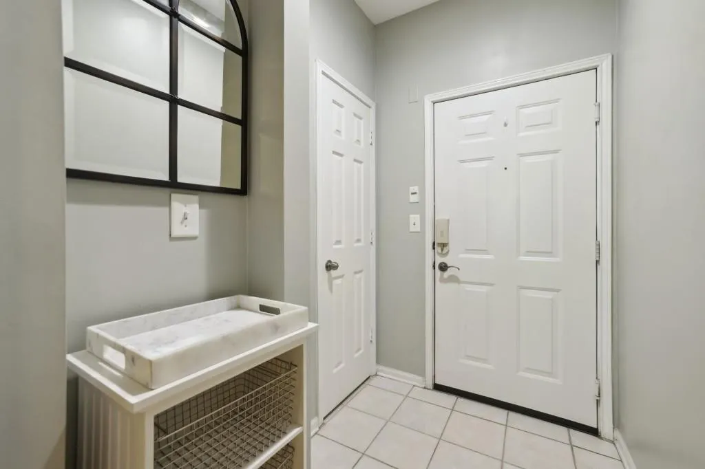 5641 Roswell Road Unit 110, Sandy Springs, Georgia 30342, 2 Bedrooms Bedrooms, ,2 BathroomsBathrooms,Residential,Sold,5641 Roswell Road Unit 110,7254509