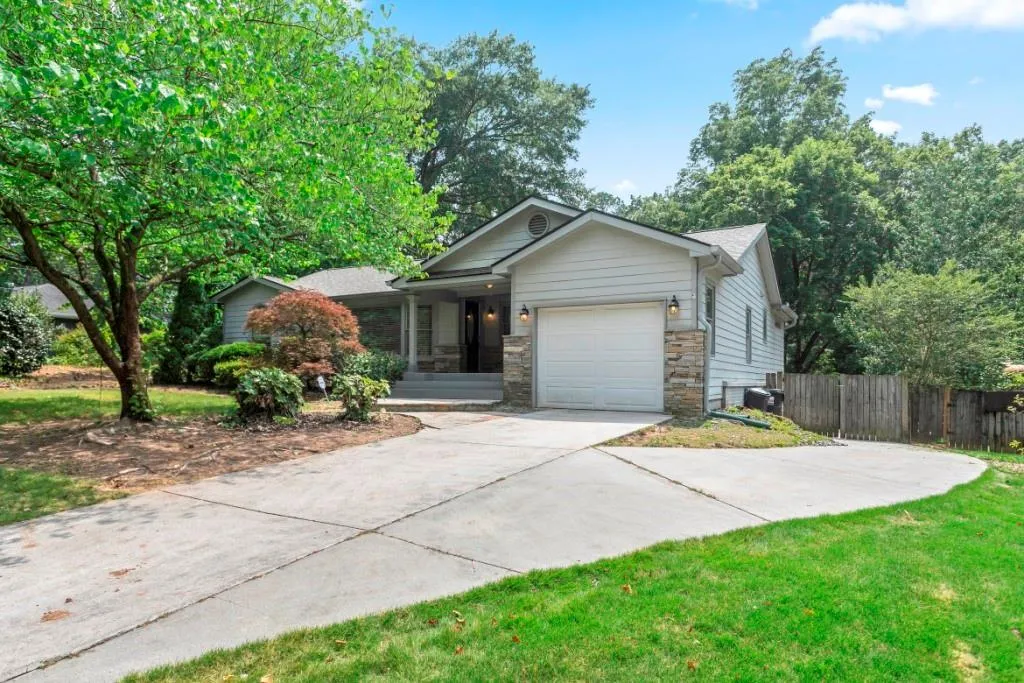 6370 N Hampton Drive, Atlanta, Georgia 30328, 4 Bedrooms Bedrooms, ,2 BathroomsBathrooms,Residential,Sold,6370 N Hampton Drive,7232830