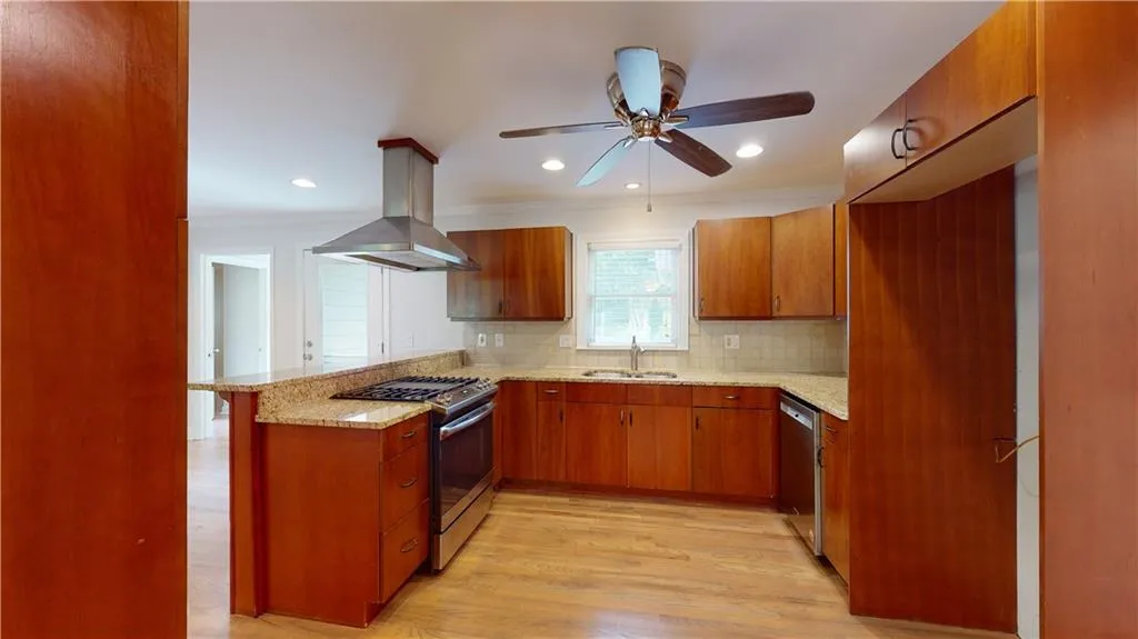 6370 N Hampton Drive, Atlanta, Georgia 30328, 4 Bedrooms Bedrooms, ,2 BathroomsBathrooms,Residential,Sold,6370 N Hampton Drive,7232830