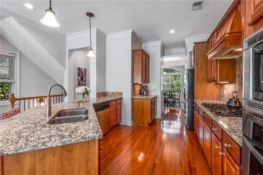 942 Telfair Close, Sandy Springs, Georgia 30350, 3 Bedrooms Bedrooms, ,3 BathroomsBathrooms,Residential,Sold,942 Telfair Close,7129170