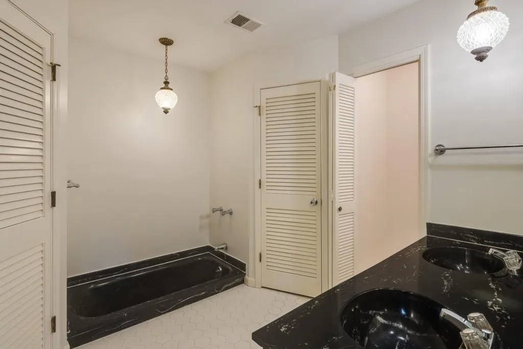 7465 Old Maine Trail, Sandy Springs, Georgia 30328, 5 Bedrooms Bedrooms, ,3 BathroomsBathrooms,Residential,Sold,7465 Old Maine Trail,7218295