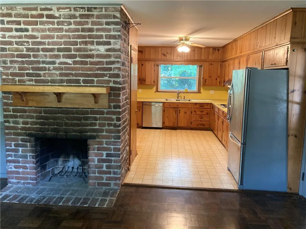 705 Glenforest Road, Atlanta, Georgia 30328, 3 Bedrooms Bedrooms, ,2 BathroomsBathrooms,Residential,Sold,705 Glenforest Road,6793581