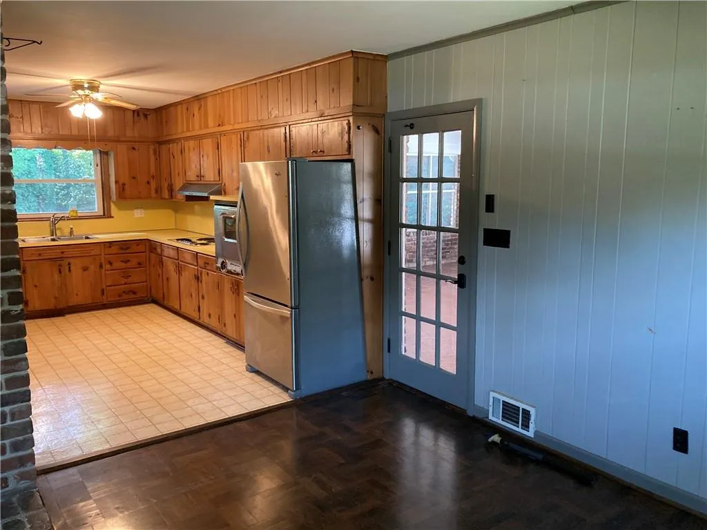 705 Glenforest Road, Atlanta, Georgia 30328, 3 Bedrooms Bedrooms, ,2 BathroomsBathrooms,Residential,Sold,705 Glenforest Road,6793581