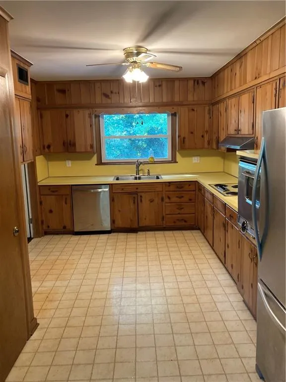 705 Glenforest Road, Atlanta, Georgia 30328, 3 Bedrooms Bedrooms, ,2 BathroomsBathrooms,Residential,Sold,705 Glenforest Road,6793581