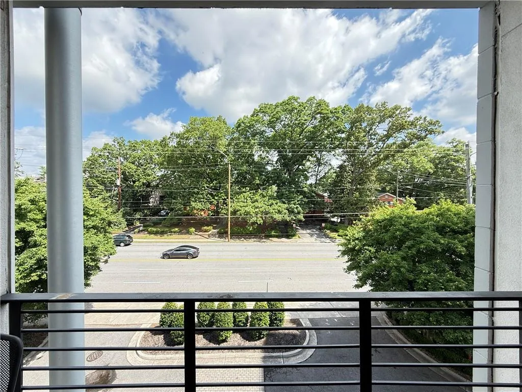 3655 Peachtree Road Ne Unit 304, Atlanta, Georgia 30319, 2 Bedrooms Bedrooms, ,2 BathroomsBathrooms,Residential,For Sale,3655 Peachtree Road Ne Unit 304,7633111