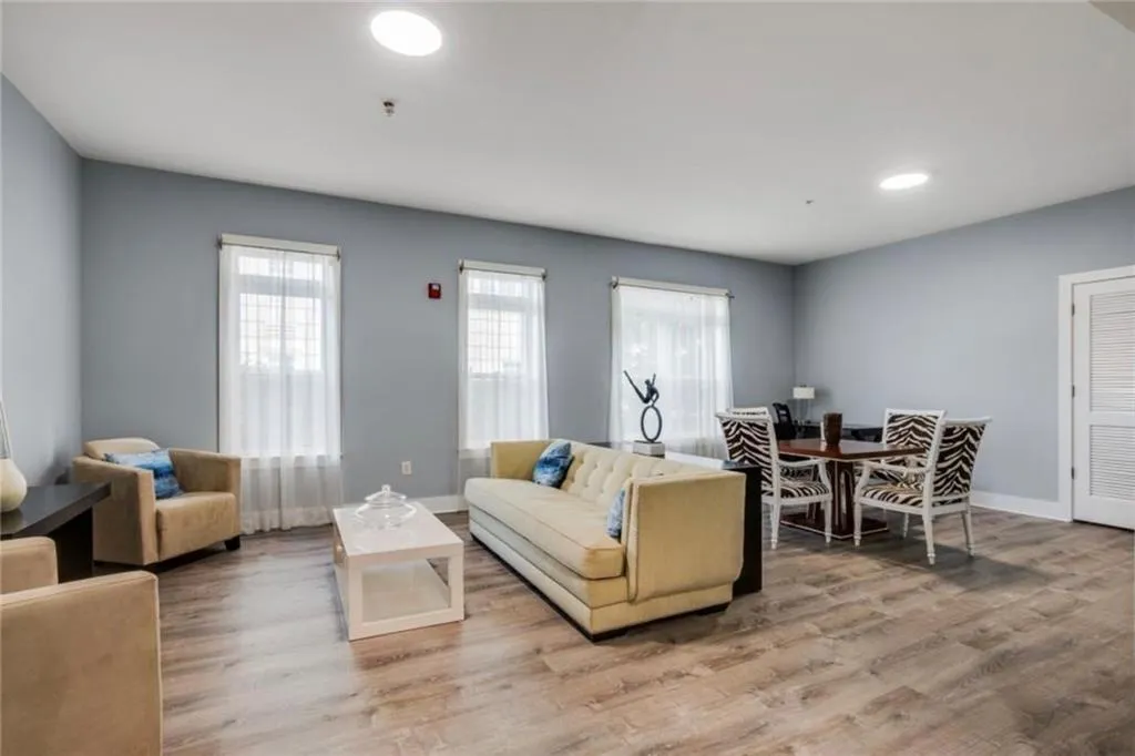 3655 Peachtree Road Ne Unit 304, Atlanta, Georgia 30319, 2 Bedrooms Bedrooms, ,2 BathroomsBathrooms,Residential,For Sale,3655 Peachtree Road Ne Unit 304,7633111