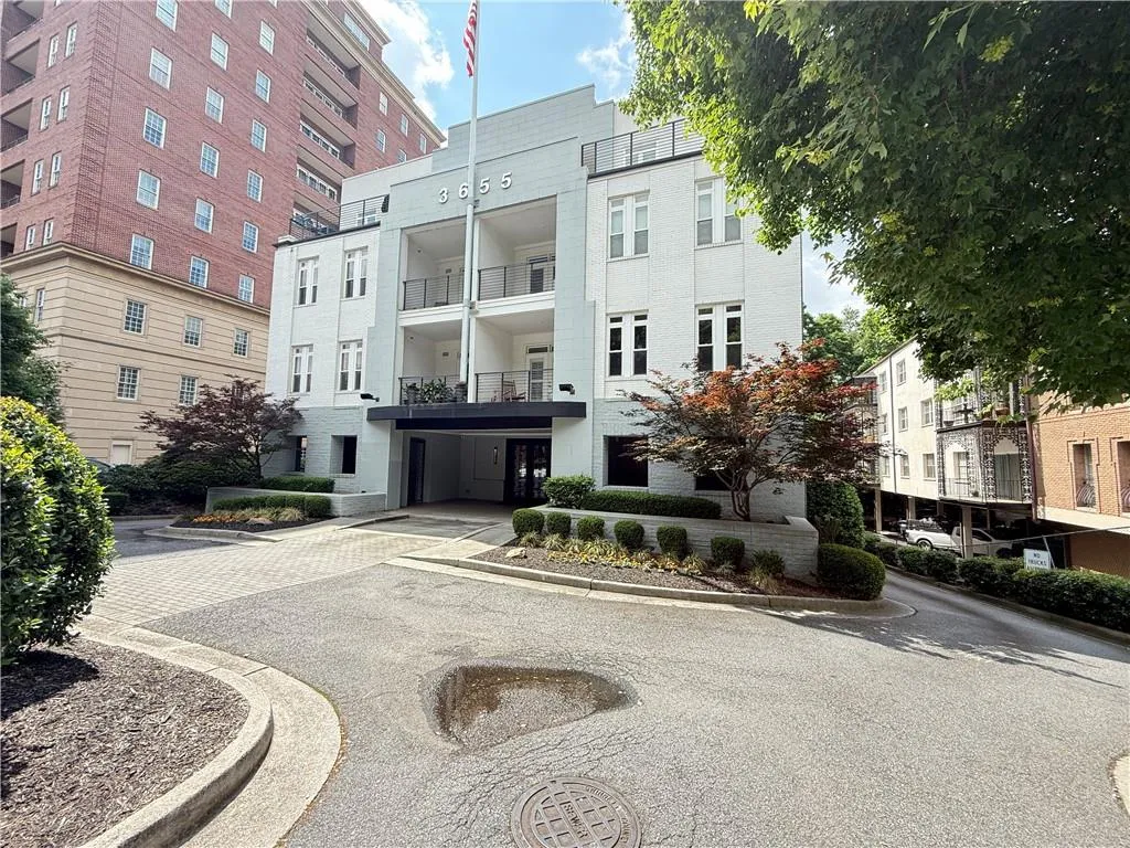 3655 Peachtree Road Ne Unit 304, Atlanta, Georgia 30319, 2 Bedrooms Bedrooms, ,2 BathroomsBathrooms,Residential,For Sale,3655 Peachtree Road Ne Unit 304,7633111
