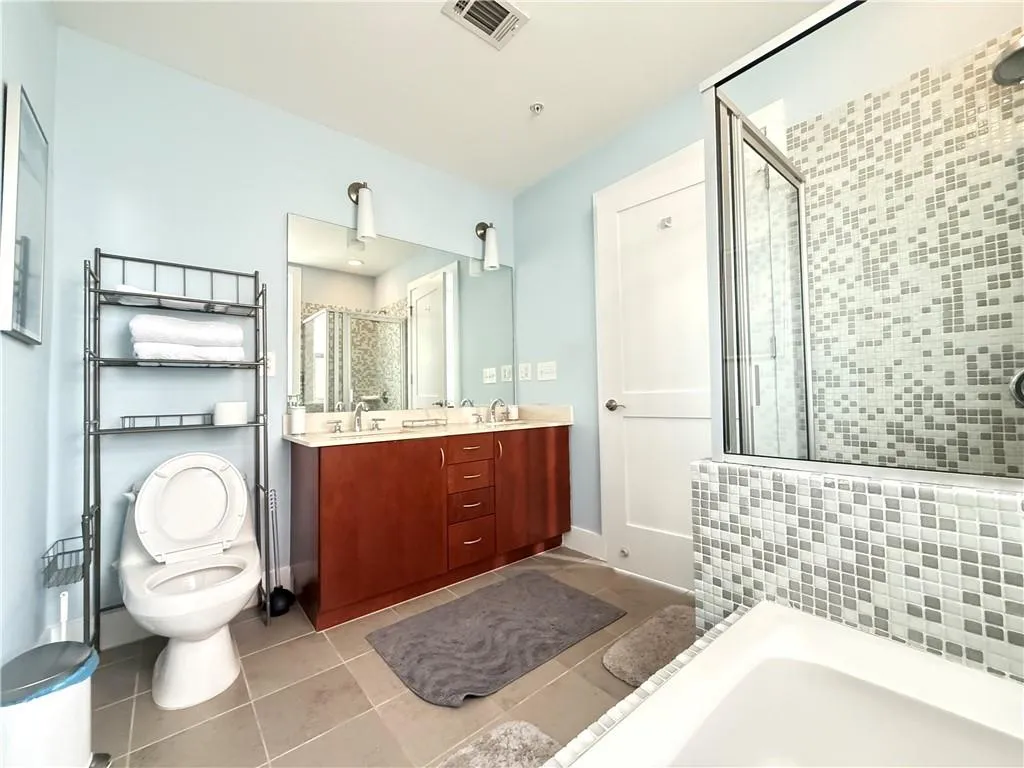 3655 Peachtree Road Ne Unit 304, Atlanta, Georgia 30319, 2 Bedrooms Bedrooms, ,2 BathroomsBathrooms,Residential,For Sale,3655 Peachtree Road Ne Unit 304,7633111