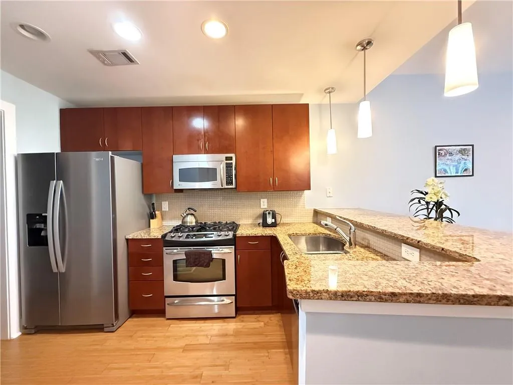 3655 Peachtree Road Ne Unit 304, Atlanta, Georgia 30319, 2 Bedrooms Bedrooms, ,2 BathroomsBathrooms,Residential,For Sale,3655 Peachtree Road Ne Unit 304,7633111