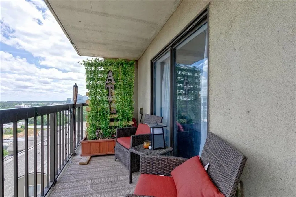 795 Hammond Drive Unit 1201, Atlanta, Georgia 30328, 2 Bedrooms Bedrooms, ,1 BathroomBathrooms,Residential,Sold,795 Hammond Drive Unit 1201,6938427