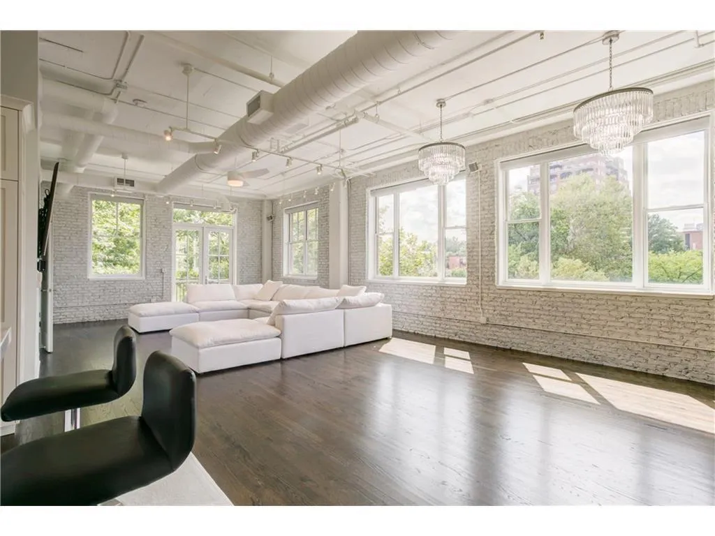 3235 Roswell Road Unit 511, Atlanta, Georgia 30305, 3 Bedrooms Bedrooms, ,3 BathroomsBathrooms,Residential,Sold,3235 Roswell Road Unit 511,5806262