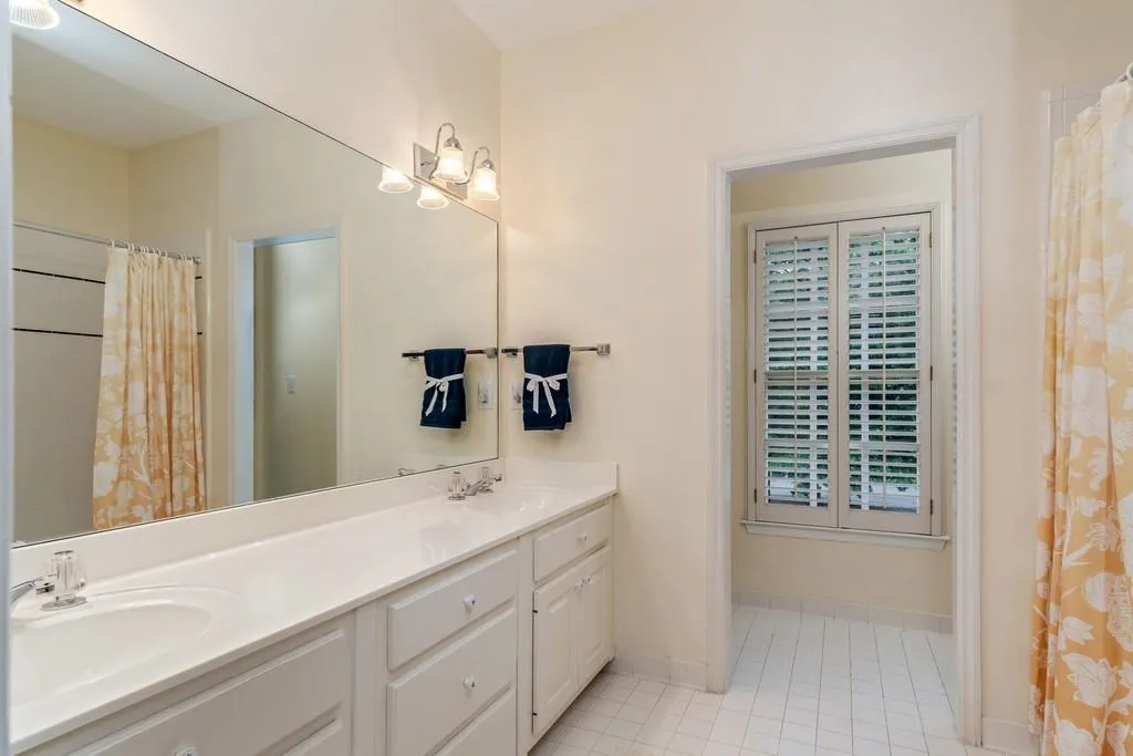 4420 Crestwicke Pointe, Atlanta, Georgia 30319, 5 Bedrooms Bedrooms, ,4 BathroomsBathrooms,Residential,Sold,4420 Crestwicke Pointe,6566151
