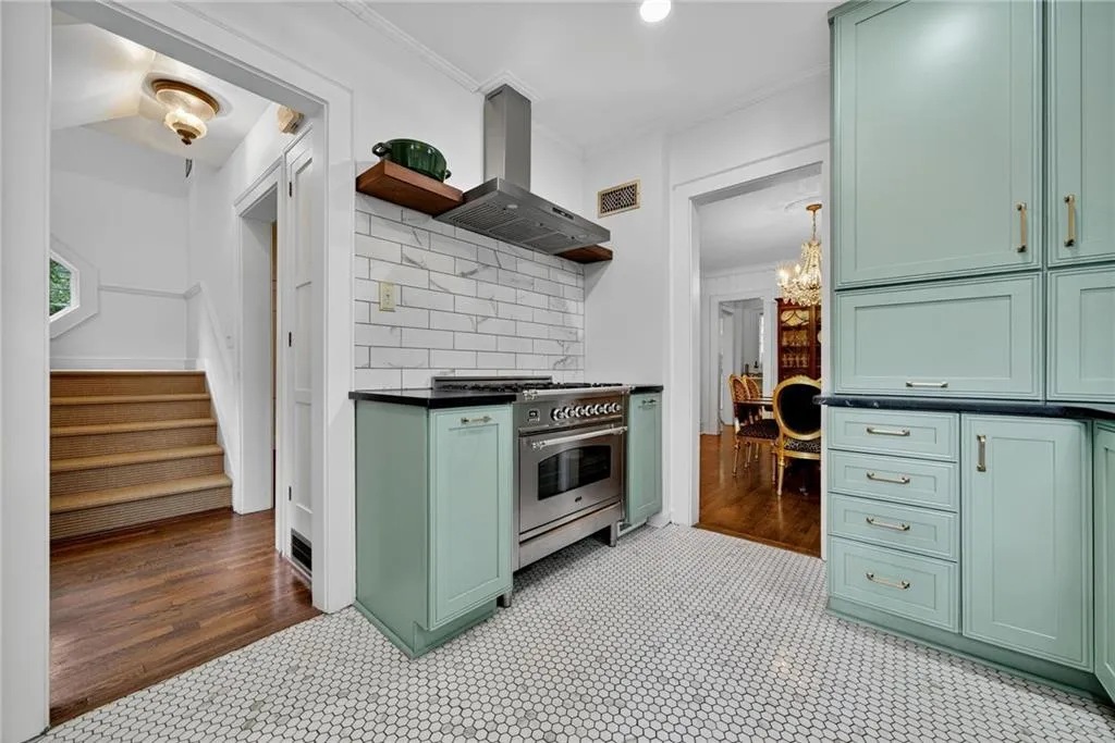 404 Collier Road Nw, Atlanta, Georgia 30309, 3 Bedrooms Bedrooms, ,2 BathroomsBathrooms,Residential,For Sale,404 Collier Road Nw,7615753