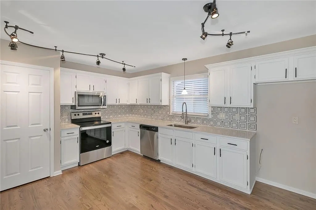 9003 Carroll Manor Drive, Sandy Springs, Georgia 30350, 2 Bedrooms Bedrooms, ,2 BathroomsBathrooms,Residential,Sold,9003 Carroll Manor Drive,6844514