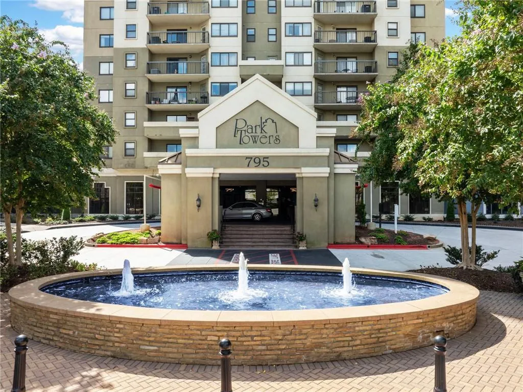 View of apartment building / complex