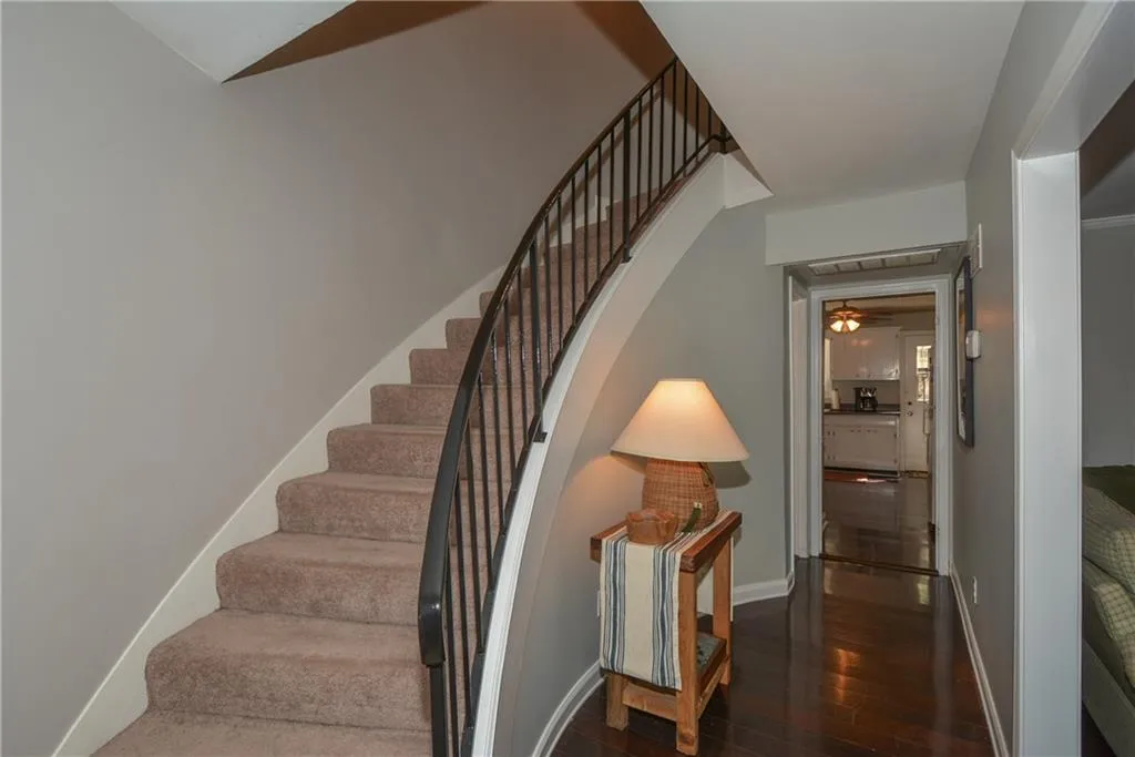 5400 Roswell Road Unit E5, Atlanta, Georgia 30342, 2 Bedrooms Bedrooms, ,1 BathroomBathrooms,Residential,Sold,5400 Roswell Road Unit E5,5662788