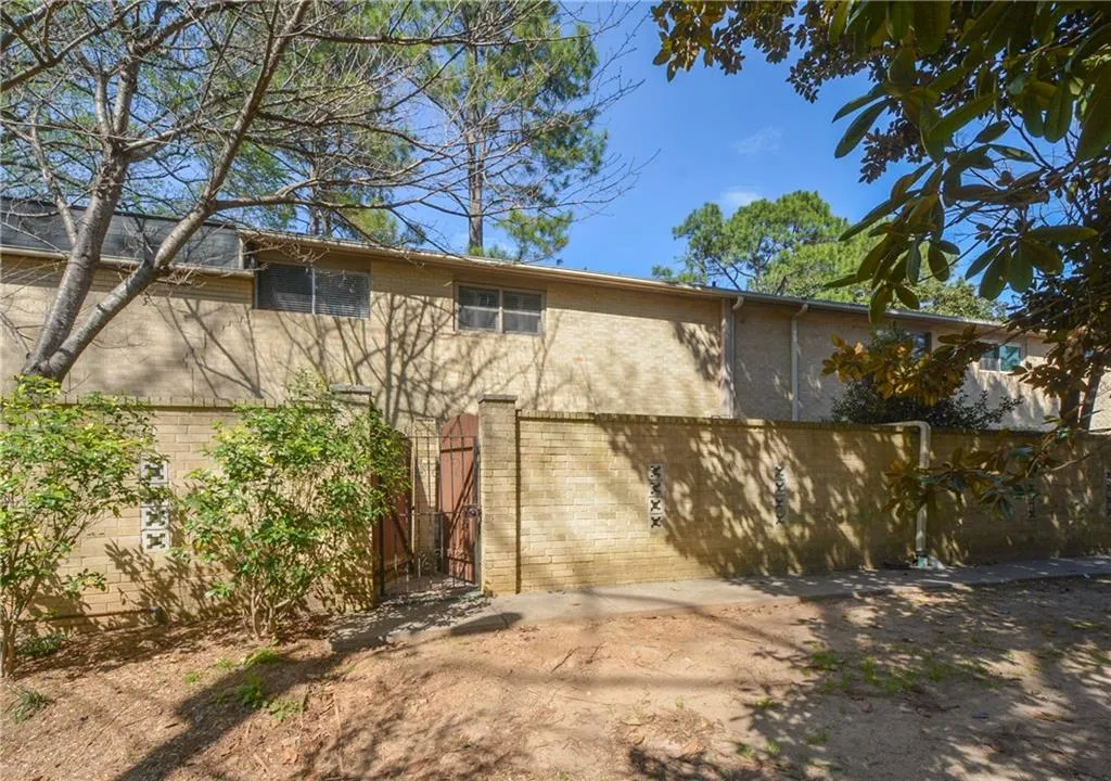 5400 Roswell Road Unit E5, Atlanta, Georgia 30342, 2 Bedrooms Bedrooms, ,1 BathroomBathrooms,Residential,Sold,5400 Roswell Road Unit E5,5662788