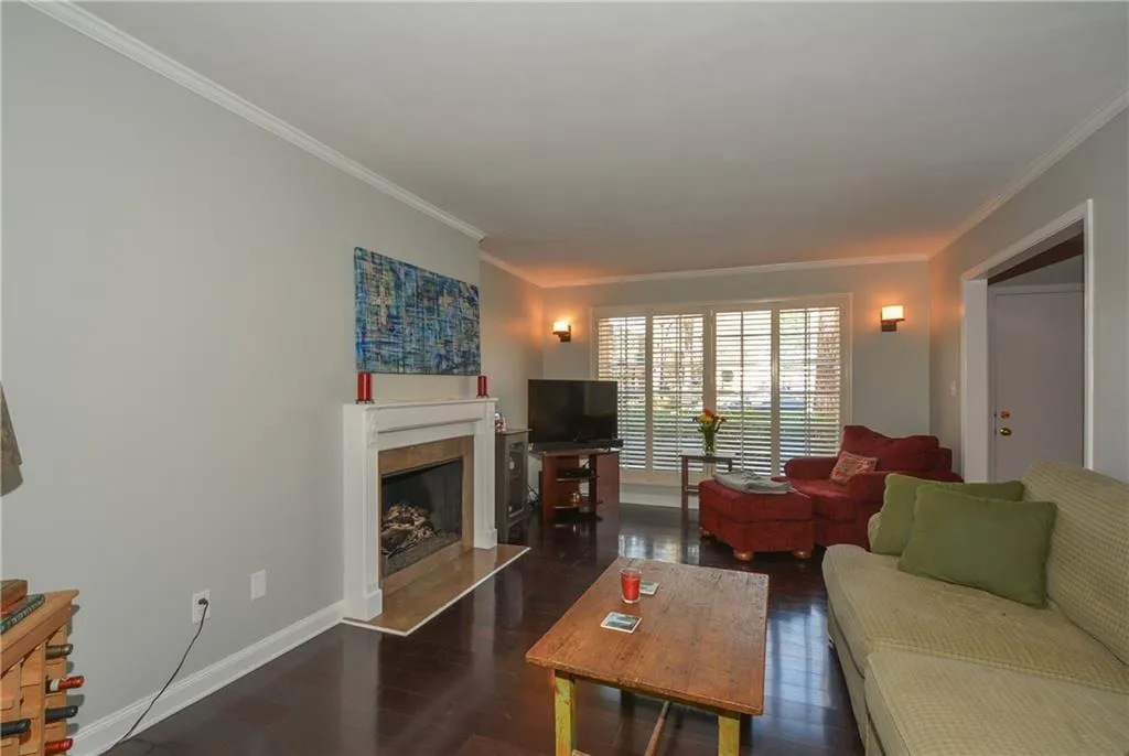 5400 Roswell Road Unit E5, Atlanta, Georgia 30342, 2 Bedrooms Bedrooms, ,1 BathroomBathrooms,Residential,Sold,5400 Roswell Road Unit E5,5662788